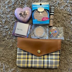 2 pressed powders, Kim Chi blush, About Face illuminator, bronzer, concealer.